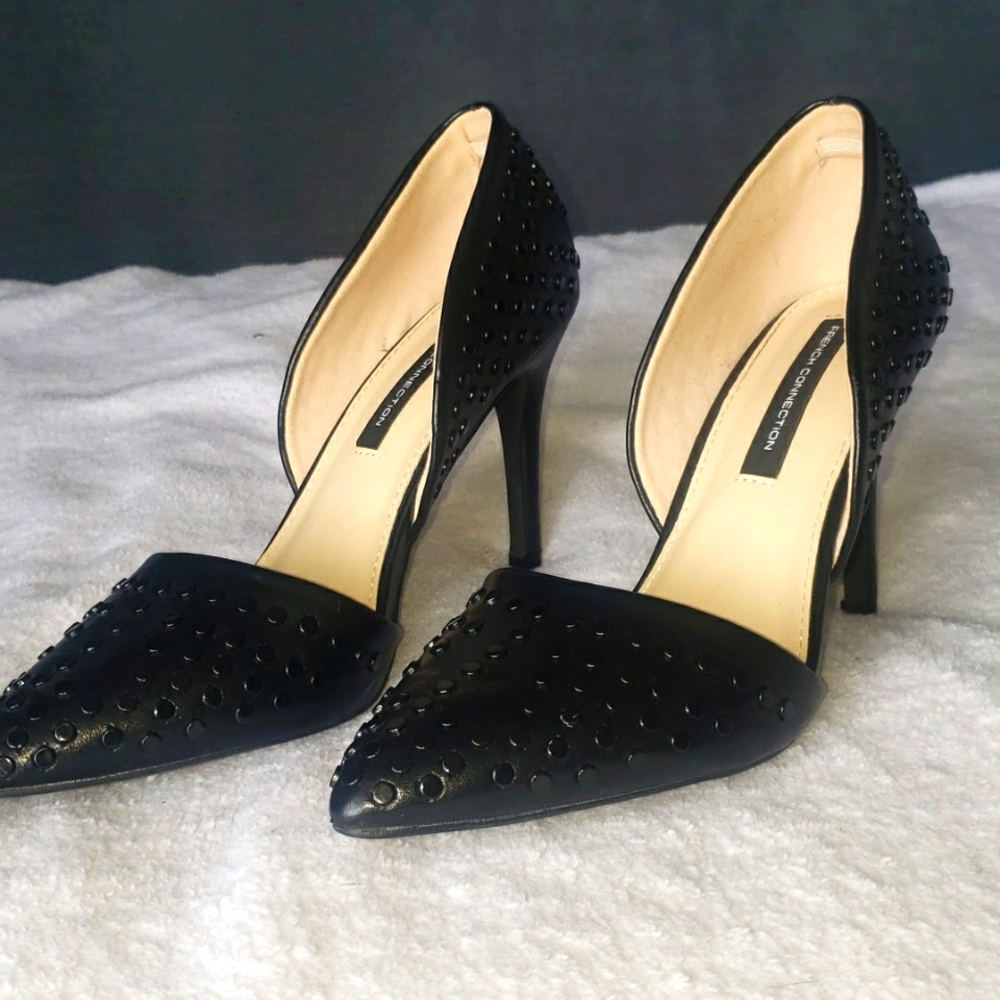 FRENCH CONNECTION BLACK STUD PUMPS